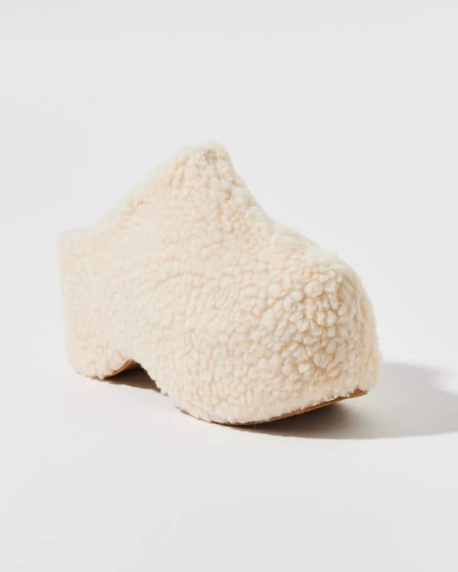 Azalea Wang Dolorita 仿羊羔絨厚底木屐鞋 (米色)